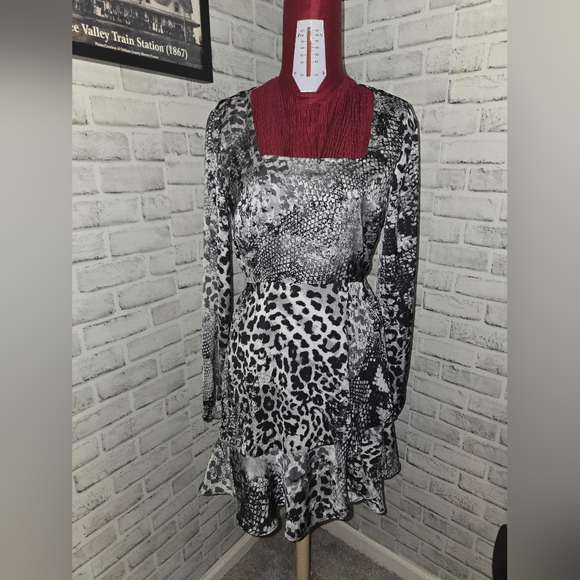 Express Multicolored Wrap Dress.  Size Small. Gray, Black, and White. - Picture 1 of 7
